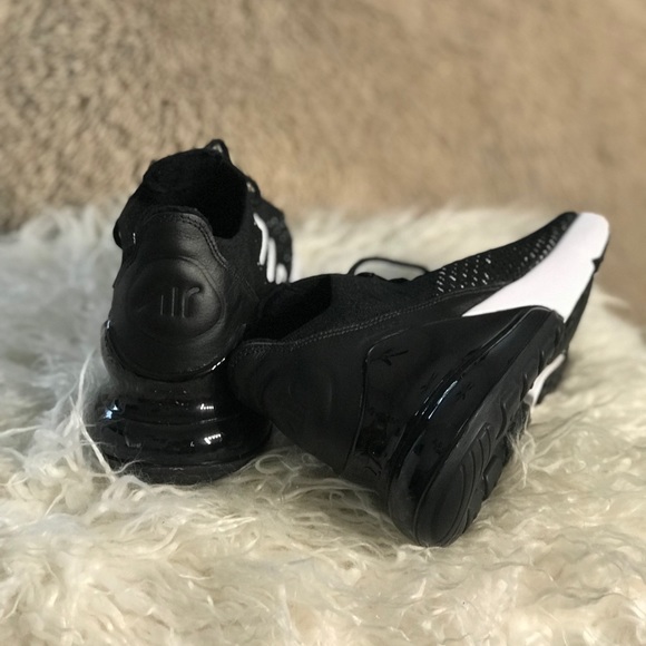 LIMITED EDITION Air Max 270 flyknit - Picture 2 of 7